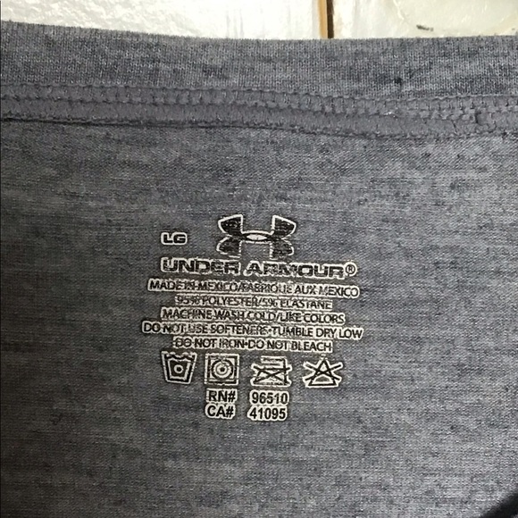 Under Armour V-Neck Athletic Top Ladies SZ Large - Picture 5 of 5